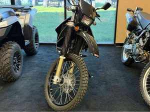 เทรนด์สุดฮิตสำหรับปี 2024 ซูซูกิ DR-Z 400S มอเตอร์ไซค์แบบดูอัลสปอร์ตใหม่ - Product Image 5