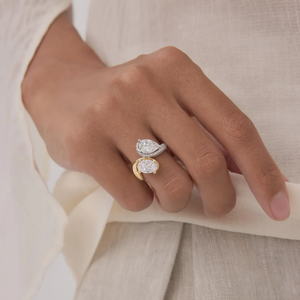Bague de fiançailles Toi et Moi en or 14 carats bicolore avec diamants de laboratoire taille poire et ovale, pavé moderne, bague unique - Product Image 3
