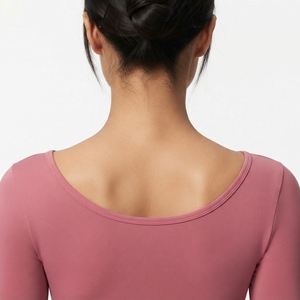 Ensemble de yoga rose 2 pièces pour femme, col rond, manches trois quarts, short taille haute, vêtements de sport sans couture - Product Image 5