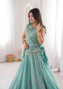 Diseño de moda para mujer: Lehenga Choli con Koti en estilo occidental disponible a precios de mayorista desde India. - Product Image 4