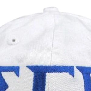 หมวกแก๊ป Sigma Gamma Rho ลายปักตัวอักษรภาษากรีกสีขาว สำหรับสตรี ปรับขนาดได้ สไตล์ลำลองสำหรับวิทยาลัย - Product Image 5