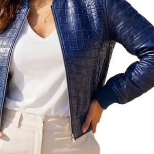 Veste en cuir bleu pour femme, motif croco, design classique streetwear, confortable, collection sur mesure, service d'échantillonnage disponible - Product Image 5