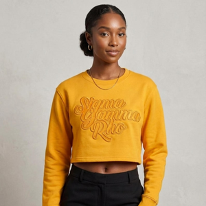 Pull court à col ras du cou Sigma Gamma Rho Gold on Gold en maille premium, sweat-shirt court tendance pour femme, style streetwear - Product Image 2