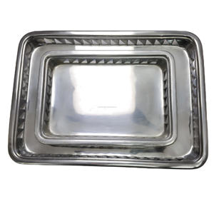 Ensemble de plateaux rectangulaires en acier inoxydable de style industriel avec motif géométrique découpé – Assiettes de service en métal modernes et minimalistes - Product Image 1