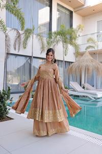 Tenue traditionnelle indienne en soie supérieure avec broderies riches en sequins, ensemble prêt-à-porter Salwar Kameez pour les mariages et les cérémonies - Product Image 2