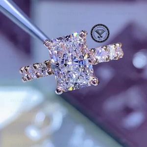 แหวนหมั้นเพชรทรงเรเดียนท์คัท 2.50 กะรัต เพชรเลี้ยงในห้องปฏิบัติการ: วงแหวนโรสโกลด์แบบ Eternity - Product Image 3