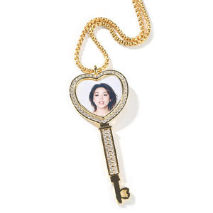 Collar con Colgante de Corazón de Diamante Cultivado en Laboratorio Plateado, Unisex, Personalizado con Foto, Chapado en Oro, Certificado IGI - Product Image 1