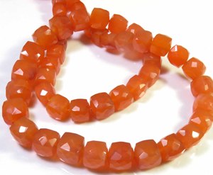 Perles de cornaline naturelle de qualité supérieure, forme cube carrée à facettes, 6-9 mm, perles en forme de boîte, fil de 16 pouces, cornaline fantaisie percée au centre - Product Image 6