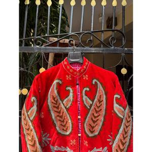 Veste bomber courte en velours écologique brodée à la main avec motif floral rouge, col mandarin, manches longues, hiver, femme - Product Image 4