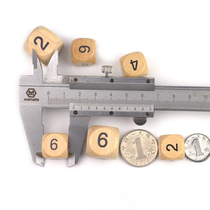Dados de Madera Personalizables de 16-20 mm con Esquinas Redondeadas para Juegos de Beber y Juegos de Mesa, Personalización Privada Disponible - Product Image 3
