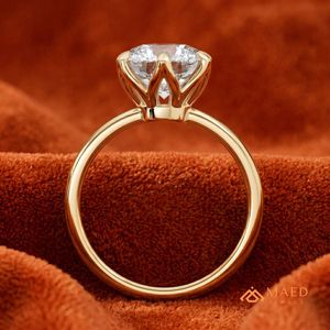 Anillo de Compromiso de Moissanita con Corte Brillante Redondo Chapado en Oro de 18K con Engaste de Puntas, Joyería de Lujo para Mujer Hecha en Gujarat - Product Image 3
