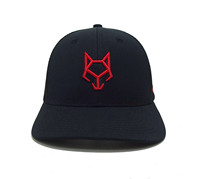 Gorra Trucker Estructurada de 6 Paneles con Bordado Rojo Premium en la Parte Delantera, Malla Trasera, Correa Ajustable y Visera Curva, Estilo Casual de Béisbol