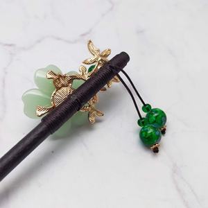 กิ๊บติดผม 18 ซม. ทำจากพลาสติกและไม้ ประดับด้วยลูกปัดและพู่ห้อย เครื่องประดับผมคุณภาพสูง ดีไซน์เหนือกาลเวลา สวยสง่า - Product Image 4