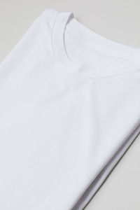 Fabricant sur mesure de t-shirts pour hommes en coton 100% de haute qualité avec impression de logo personnalisé polyvalente, écologiques et respirants - Product Image 2