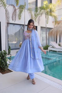 Conjunto de Vestido Anarkali de la Mejor Calidad con Pantalón y Dupatta, Mal Chanderi con Bordado de Cuentas, Vestido Anarkali Moderno - Product Image 4