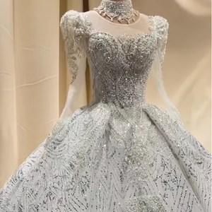 Robe de mariée princesse, col en V, manches bouffantes, broderie perlée, en mousseline et dentelle, coupe trapèze, longueur asymétrique, style classique - Product Image 1