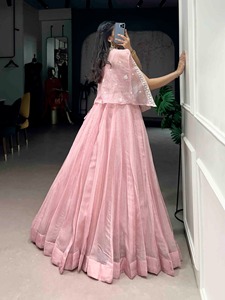 Lehenga brodé avec des détails en sequins et broderies, confectionné dans un tissu Allnen Crush doux, accompagné d'un chemisier et d'un koti. - Product Image 4
