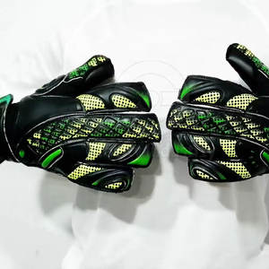 Nouveauté : Gants de gardien de but en cuir de haute qualité avec design respirant antidérapant, sangle de poignet réglable et service OEM - Product Image 4