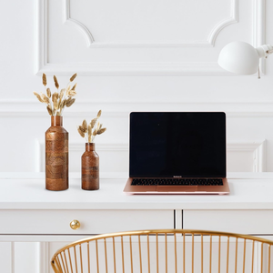 Vase à fleurs en bois sculpté à la main, design rond, ensemble de 2 vases en bois de manguier en forme de bouteille pour la décoration de la maison - Product Image 2