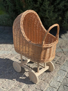Cochecito de bebé de ratán tejido con marco de madera y ruedas, diseño rústico para niños, uso duradero en exteriores - Product Image 1