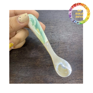 Cuchara Artesanal de Nácar con Elegante Diseño de Concha, Regalo de Lujo Hecho a Mano para Bodas y Eventos Especiales - Product Image 2