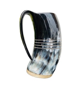 Jarra de Cerveza de Cuerno de Búfalo Tallado Vintage de la Mejor Calidad con Patrón de Mármol y Bandas Metálicas Elegantes para Bodas y Fiestas - Product Image 3