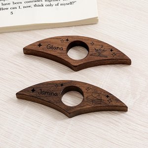 Soporte de Madera Grabado Personalizado para Libros, Separador de Páginas Ligero, Ayuda para la Lectura, Soporte de Páginas de Madera Hecho a Mano - Product Image 4