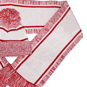 Conjunto de Bufanda y Gorro de Invierno Premium Delta White Crest Sorority - Tejido Jacquard Carmesí y Blanco, Ropa Griega Tradicional, Regalo Térmico - Product Image 6