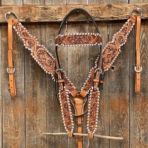 ชุดอุปกรณ์ขี่ม้าแบบตะวันตก EQ-001 Burlap Inlay ของ EquiElite พร้อมตกแต่งลายดอกทานตะวัน  ประกอบด้วยบังเหียนแบบคลุมหูหนึ่งข้าง สายรัดอก สายบังเหียน  ทำด้วยมือ - Product Image 1