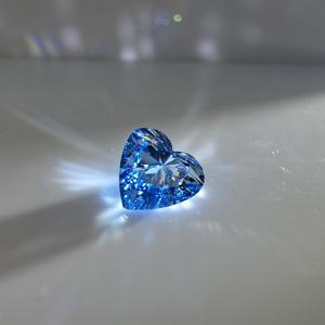 Diamant de laboratoire cultivé en forme de cœur, bleu vif fantaisie, 1 carat, VS1, certifié IGI, pierre non montée - Product Image 2