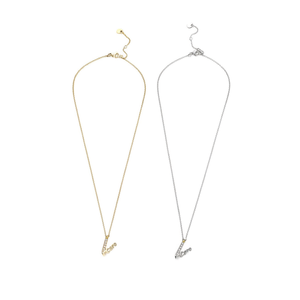 Collana con Ciondolo a Forma di Lettera V in Acciaio Inossidabile, Design Minimalista per Uso Quotidiano, Unisex - Product Image 2