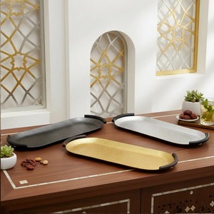 Plateau de service en métal noir thermolaqué avec support central et extrémités arrondies, design élégant pour usage domestique et hôtelier, en gros - Product Image 5
