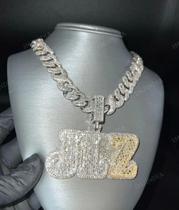Colgante Personalizado de Plata de Ley con Iniciales y Piedras de Moissanita Baguette: Alfabeto Hip Hop Bicolor - Product Image 2