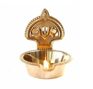 Lampe à huile en laiton de luxe au design vintage, style traditionnel, décoration pour le temple Diwali Pooja - Product Image 1