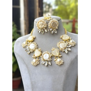 Ensemble collier et boucles d'oreilles plaqué or de qualité supérieure, élégant et tendance, cadeau de mariage pour femme - Product Image 1