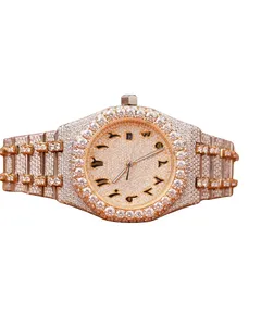 Montre de luxe pour homme, personnalisée, style Hip Hop, en or jaune, avec cadran arabe, sertie de moissanite taille ronde effet diamant. - Product Image 1