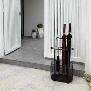 Slim Oval Metal Mesh Umbrella Stand Modern Black Entryway Walking Stick Holder Space Saving Indoor Cane Rack with Drip Tray - Product Image 3