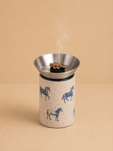 Quemador de incienso cilíndrico de tela estampada con plato de carbón de acero inoxidable para incienso, oud y fragancias para el hogar - Product Image 1