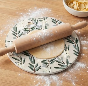 Elegante Tabla de Cortar Redonda de Madera con Diseño Floral Blanco de Hoja de Olivo y Asa con Orificio para Colgar - Product Image 4