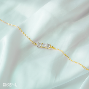 Pulsera de Plata de Ley 925 con Cuarzo Rosa, Piedra de Nacimiento |   Pulsera de Cadena con Dijes Personalizada con Tres Piedras Engastadas - Product Image 3