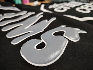 Camiseta Personalizada con Estampado 3D en Relieve, 250 g/m², Algodón Supima, Manga Corta, para Hombre, con Logotipo Gráfico - Product Image 4