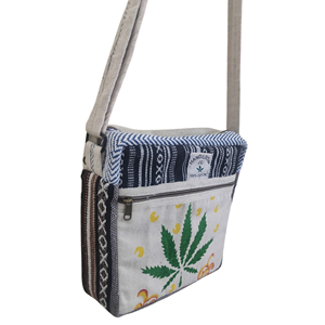 Sac bandoulière brodé de feuilles botaniques, de forme rectangulaire, avec fermeture éclair et sangle réglable pour un port quotidien - Product Image 1