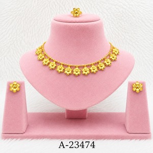 MOLL JEWELLERS Juego de collar y pendientes de circonita chapados en platino con forma de flor para mujer, joyería romántica para boda A-23474 - Product Image 1