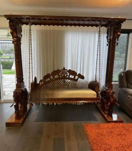 Columpio de madera tallada para escenario de bodas, banco de asientos, decoración para Mehndi y Haldi, mobiliario para Mandap de eventos indios, conjunto de estructura y montaje - Product Image 1