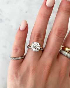 Bagues empilables en diamant, or massif 14 carats, serti clos, taille ronde, diamant de laboratoire 2,2 mm, alliance minimaliste assortie, fabrication de bijoux fins - Product Image 6