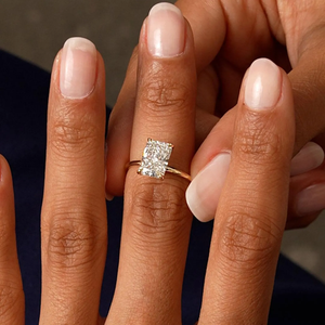 Anillo de Compromiso de Lujo para Mujer con Diamante Sintético Cultivado en Laboratorio de 2 Quilates, Corte Radiante, Oro Amarillo, Certificado IGI - Product Image 3