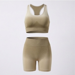 Ensemble de yoga sans couture pour femmes, 2 pièces, haut court dos nageur, short taille haute, couleur unie beige, tenue de sport - Product Image 1