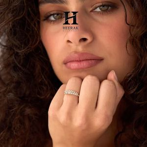 Anillo de Lujo con Hoja de Olivo y Diamante Cultivado en Laboratorio, Oro Amarillo de 14K, Anillo de Diseño Botánico con Pluma - Product Image 3