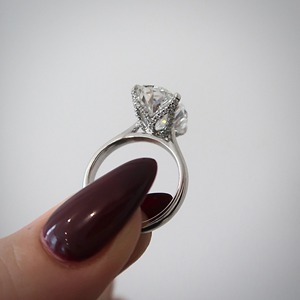 Bague de fiançailles solitaire ovale en diamant de laboratoire 8 CT – Bague en or avec diamant de laboratoire géant certifié IGI, diamant CVD - Product Image 3
