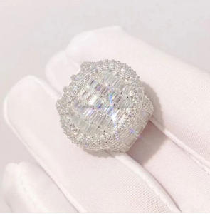 Anillo de Compromiso y Matrimonio Clásico Hecho a Mano con Tres Hileras de Circonitas Cúbicas con Corte Baguette en Plata de Ley 925 con Engaste de Puntas para Mujer - Product Image 4